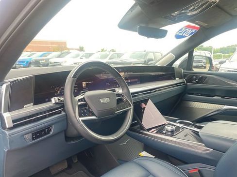 Used 2025 Cadillac Escalade IQ Luxury 2 w/ LPO, Premium Carpet Package AWD/4WD image 10