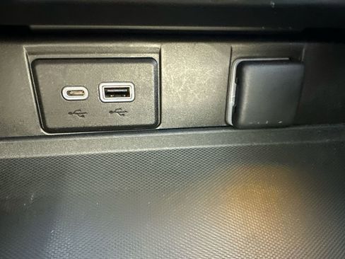 Used 2023 GMC Yukon XL SLT image 18