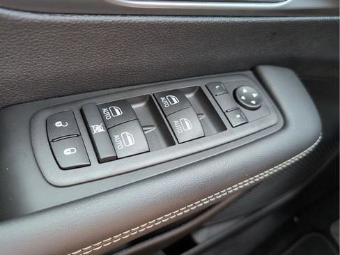 New 2026 Chrysler Pacifica Select image 13