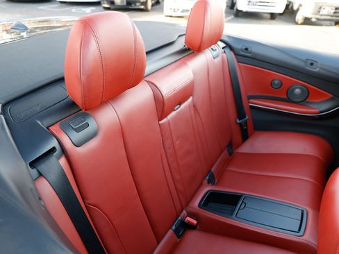 Used 2016 BMW M4 Convertible image 17