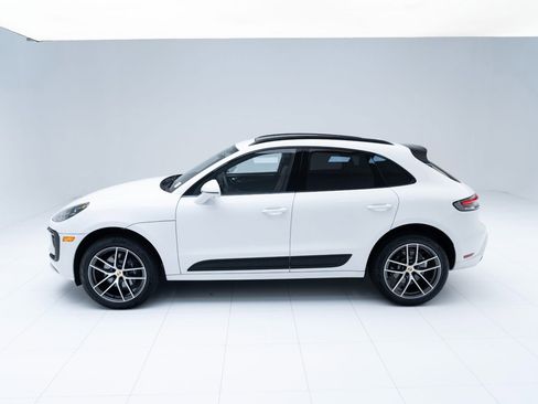 Certified 2026 Porsche Macan AWD/4WD image 2