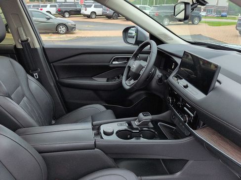 Used 2025 Nissan Rogue Platinum w/ Platinum Premium Package AWD/4WD image 10