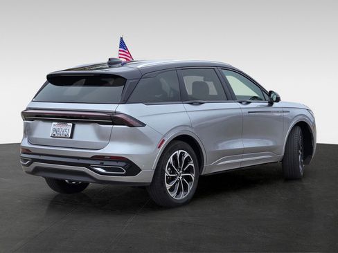 Used 2024 Lincoln Nautilus Reserve AWD/4WD image 4