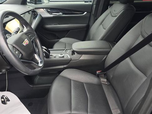 Used 2023 Cadillac XT6 Premium Luxury w/ LPO, Floor Liner Package AWD/4WD image 8