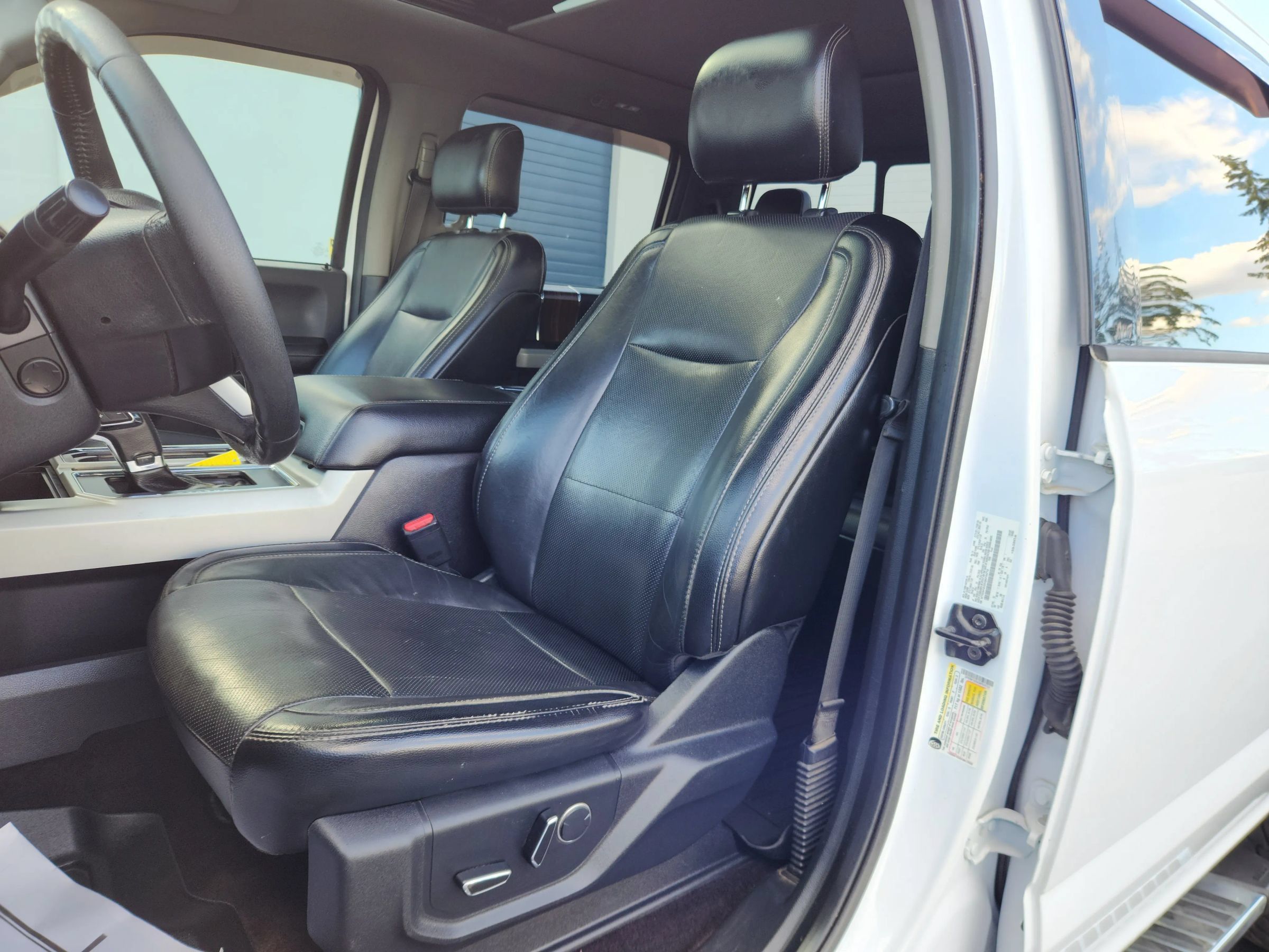 Used 2016 Ford F150 Lariat w/ Equipment Group 502A Luxury AWD/4WD image 8