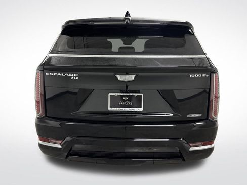 New 2025 Cadillac Escalade IQ Luxury 2 image 15