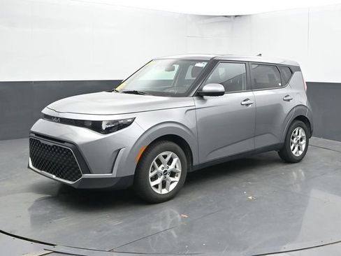 Used 2025 Kia Soul LX w/ LX Technology Package FWD image 6