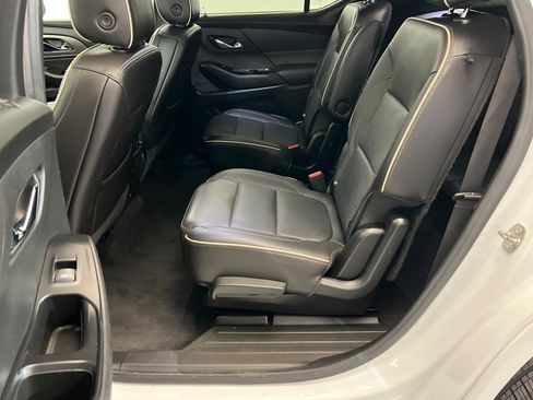 Used 2023 Chevrolet Traverse Premier AWD/4WD image 21