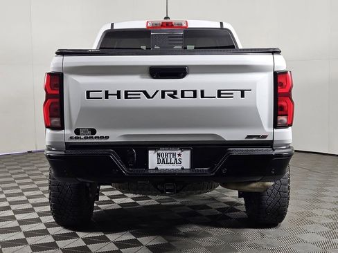 Used 2024 Chevrolet Colorado ZR2 w/ Technology Package AWD/4WD image 4