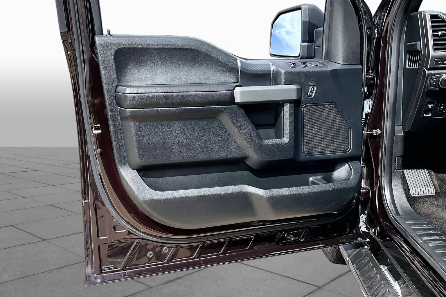 Used 2018 Ford F150 XLT w/ Equipment Group 302A Luxury AWD/4WD image 22