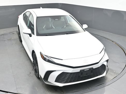 Used 2025 Toyota Camry SE FWD image 31