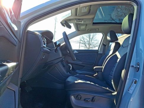 New 2026 Volkswagen Taos SEL image 6