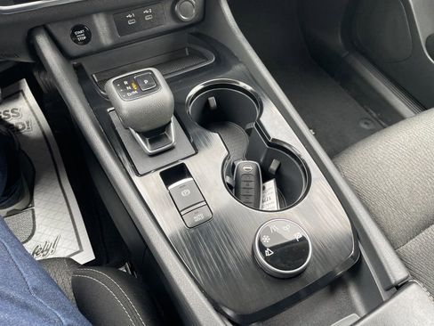 Used 2025 Nissan Rogue SV image 10