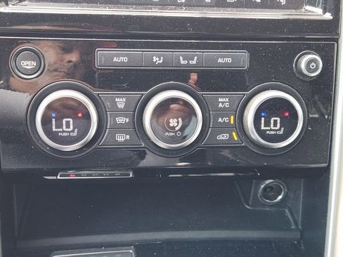 Used 2019 Land Rover Discovery HSE Luxury AWD/4WD image 18