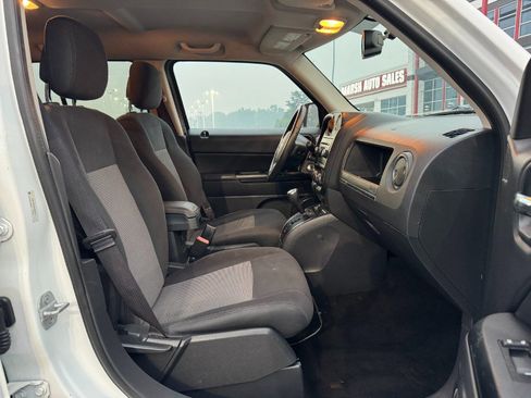 Used 2013 Jeep Patriot Latitude AWD/4WD image 19