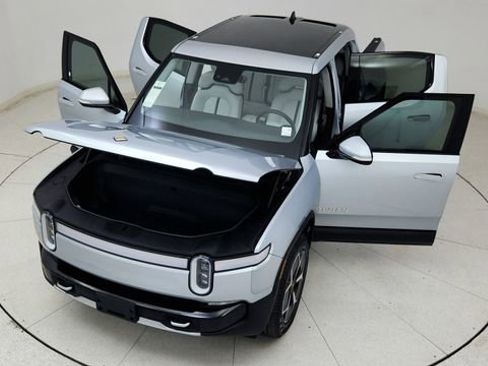 Used 2025 Rivian R1T Premium image 22