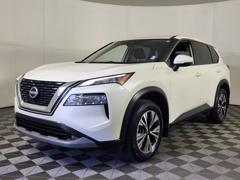 Used 2023 Nissan Rogue SV FWD image 3