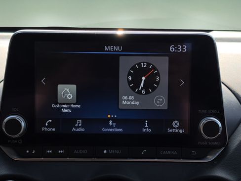 Used 2024 Nissan Sentra SV FWD image 19