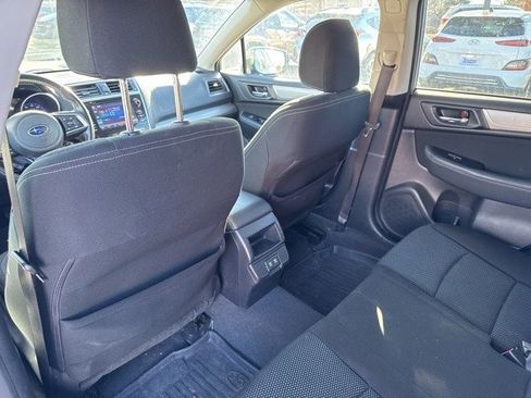 Used 2019 Subaru Outback 2.5i Premium image 15