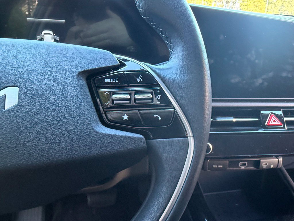 Used 2025 Kia Niro EX FWD image 19