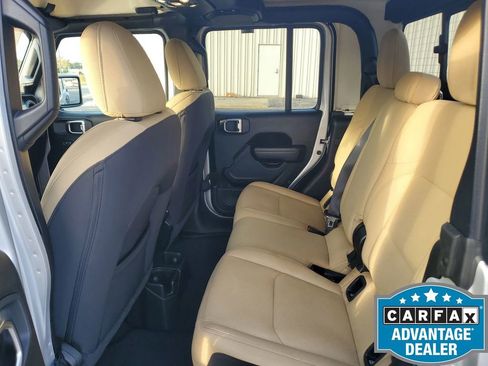 Used 2023 Jeep Gladiator Sport image 25