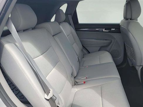 Used 2013 Kia Sorento LX image 23