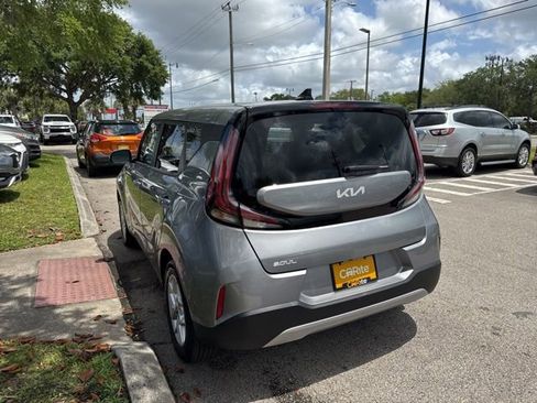 Used 2025 Kia Soul LX w/ LX Technology Package FWD image 5