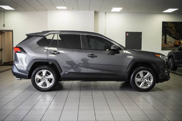 Used 2021 Toyota RAV4 XLE Premium AWD/4WD image 5