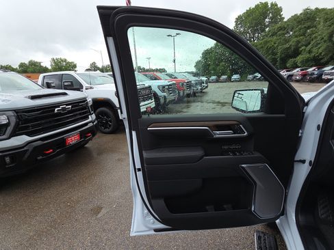 New 2026 Chevrolet Silverado 1500 High Country w/ Technology Package AWD/4WD image 13
