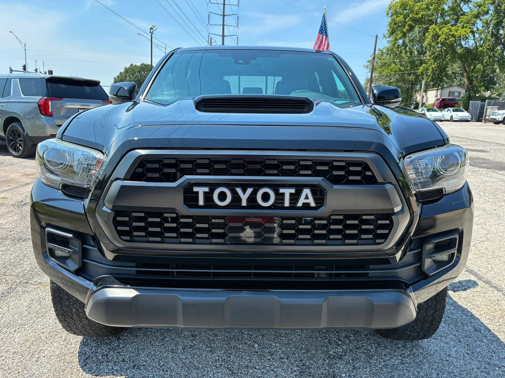 Used 2019 Toyota Tacoma TRD Pro AWD/4WD image 2