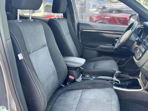 Used 2018 Mitsubishi Outlander SE image 22