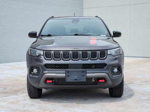 Used 2024 Jeep Compass Trailhawk AWD/4WD image 3