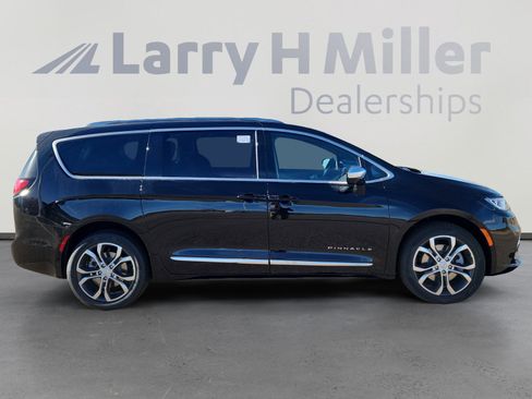 New 2026 Chrysler Pacifica Pinnacle image 7
