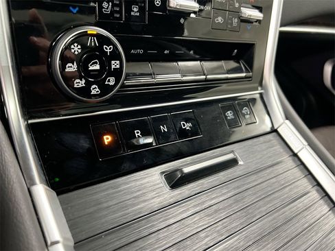 Used 2025 Nissan Armada Platinum Reserve image 17