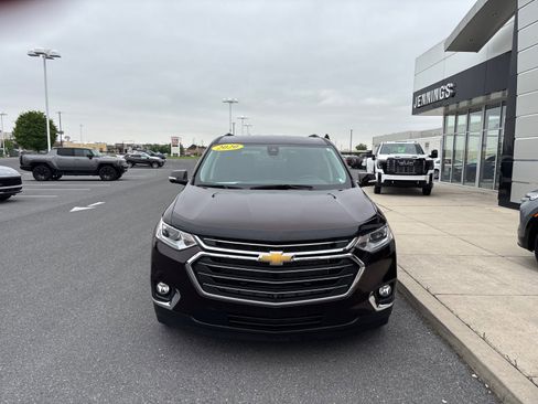 Used 2020 Chevrolet Traverse LT w/ LT Premium Package AWD/4WD image 2