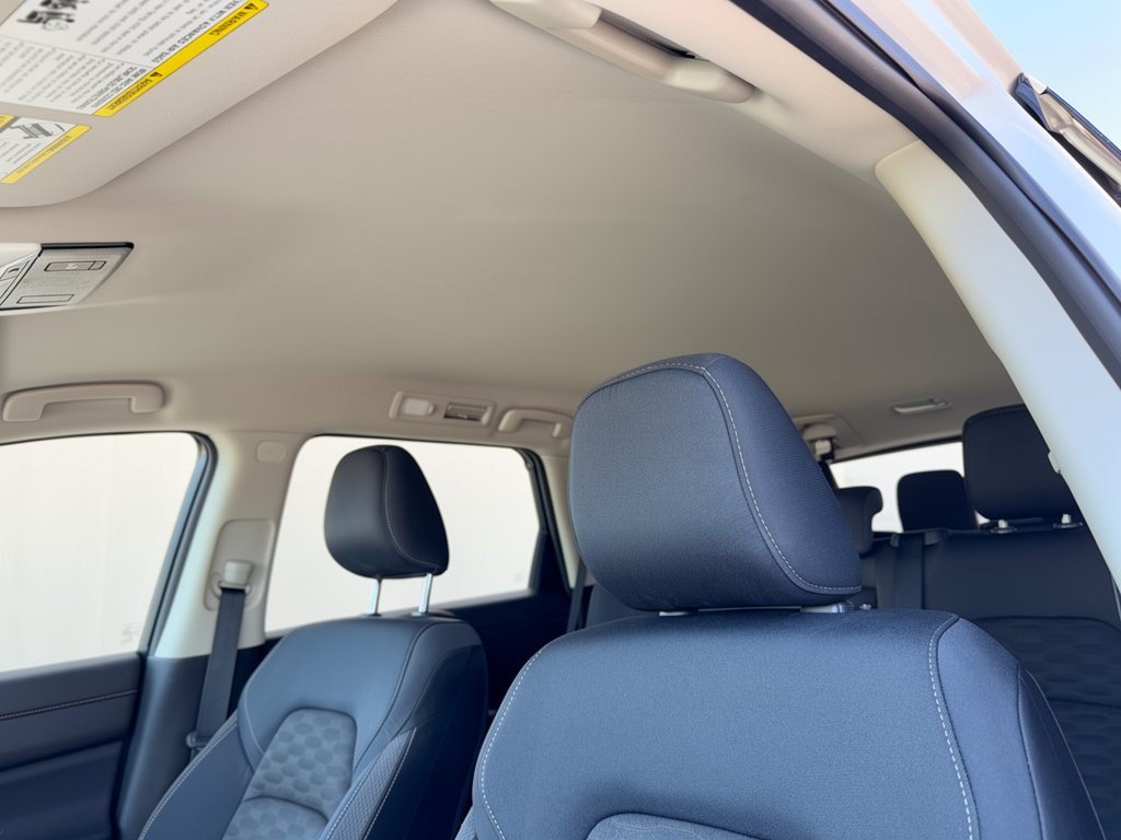 Used 2025 Nissan Pathfinder SV FWD image 31