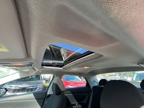 Used 2025 Hyundai Elantra SEL image 31