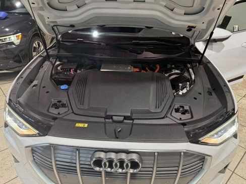 Used 2019 Audi e-tron Premium Plus image 11