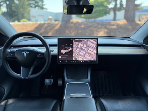 Used 2022 Tesla Model Y Performance AWD/4WD image 24