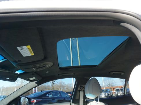 Used 2023 Genesis G70 3.3T w/ Sport Prestige Package image 8