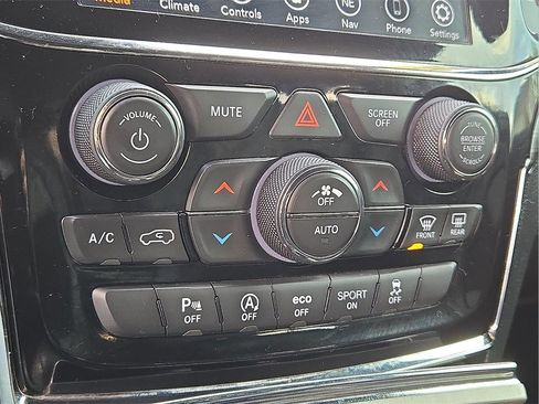 Used 2019 Jeep Grand Cherokee Altitude image 16