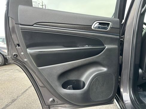 Used 2018 Jeep Grand Cherokee Limited w/ Luxury Group II image 24