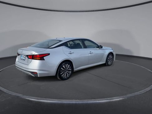 Used 2024 Nissan Altima 2.5 SV image 8