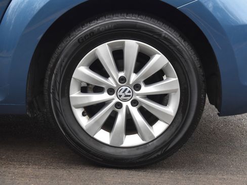 Used 2019 Volkswagen Beetle 2.0T S image 38