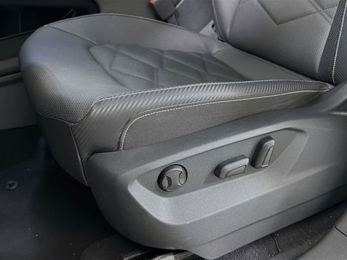 Used 2025 Volkswagen Atlas Cross Sport SE image 23