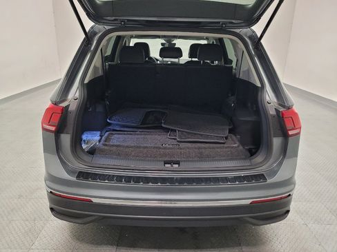 Used 2023 Volkswagen Tiguan SE w/ Panoramic Sunroof Package FWD image 29