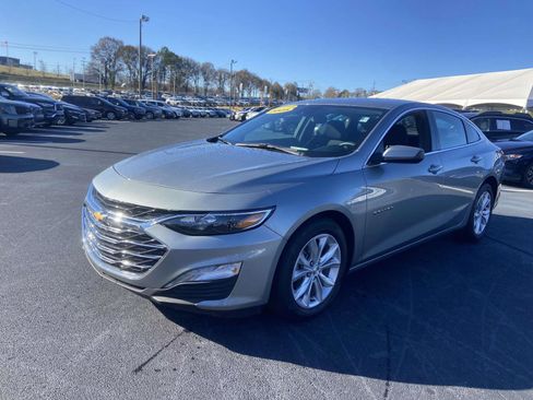 Used 2025 Chevrolet Malibu LT FWD image 3