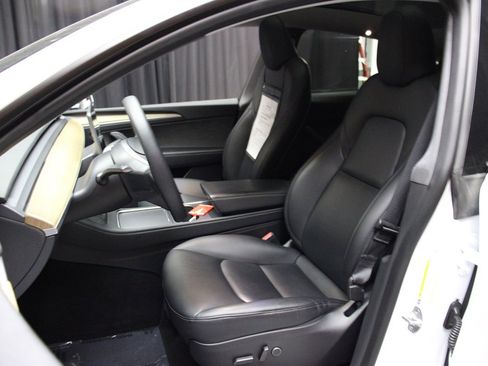 Used 2023 Tesla Model Y Long Range image 22