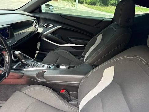 Used 2023 Chevrolet Camaro LT RWD image 9