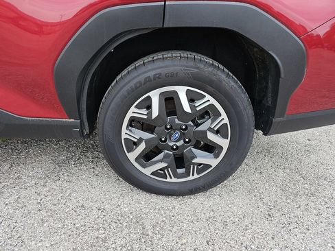 Certified 2025 Subaru Forester Premium AWD/4WD image 39